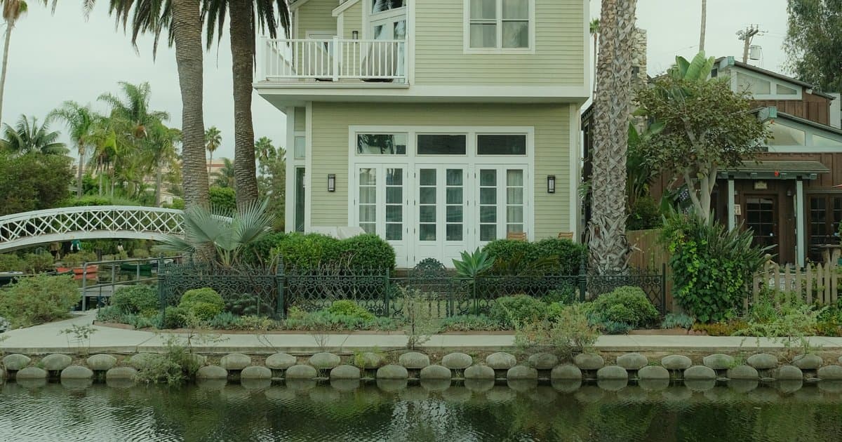 Buying a House Together Without Being Married in Texas: What Dallas Couples Need to Know
